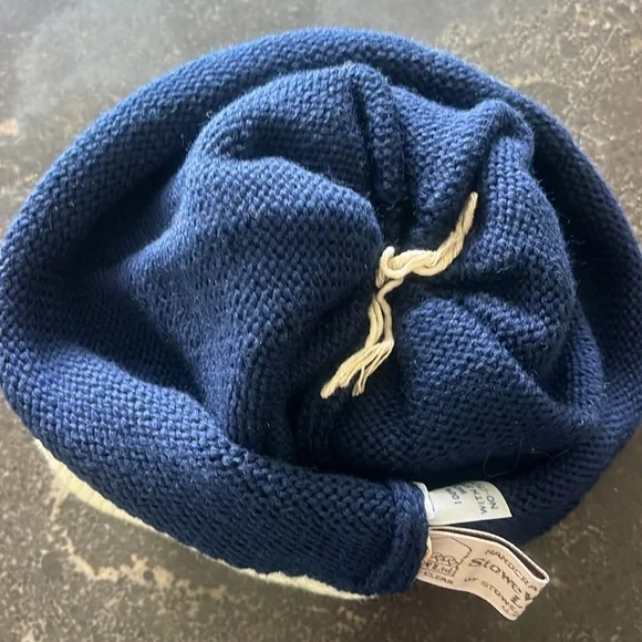 NWOT Stowe Woolens Ltd navy blue beanie hat with pink pigs, blue & pink pom-pom - Picture 9 of 12